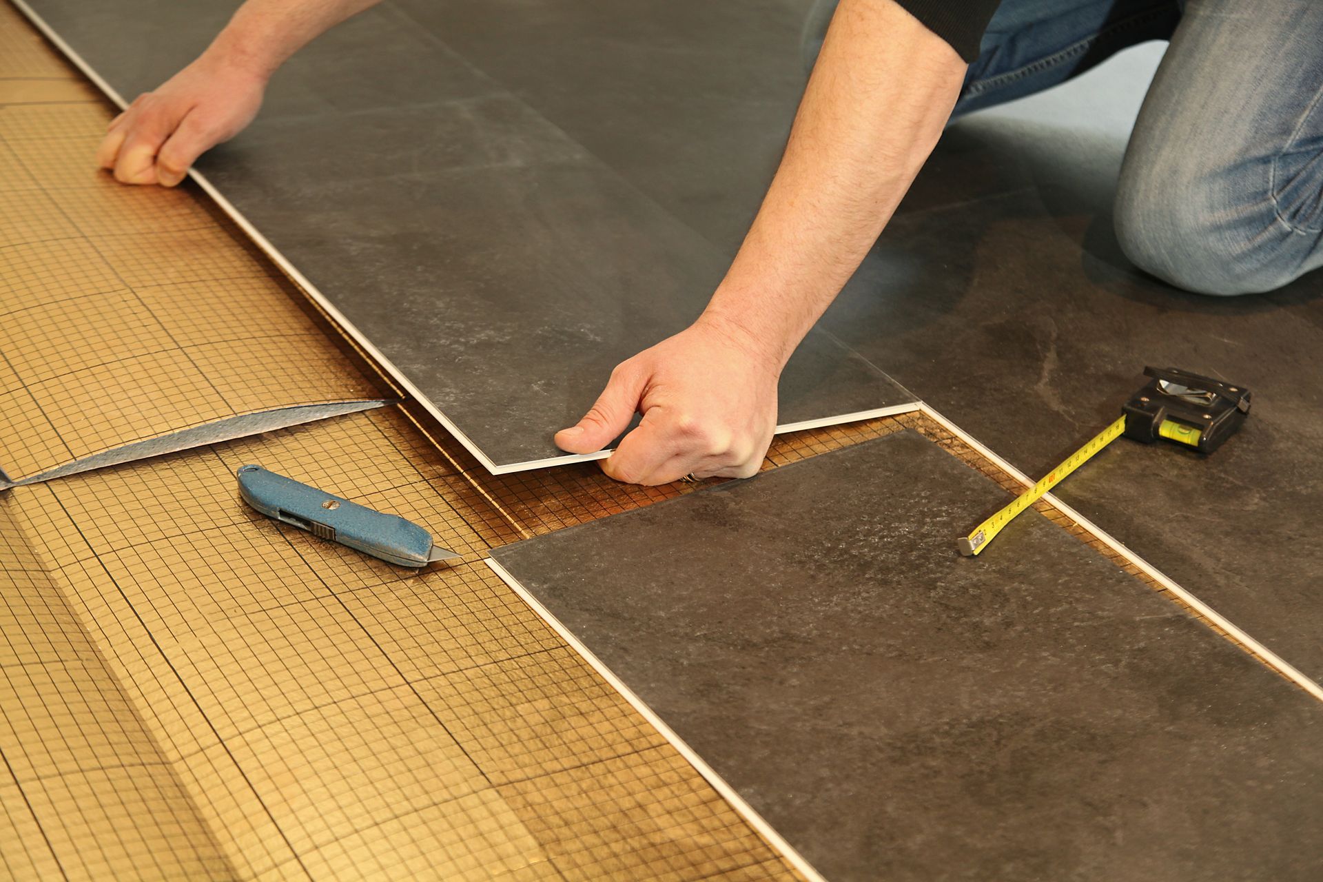 Pose de lames PVC imitation bois